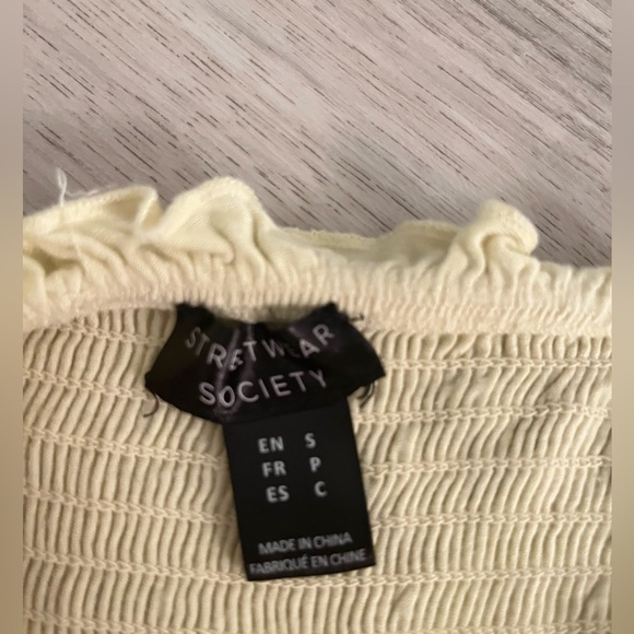 Yellow dresses - Picture 3 of 4